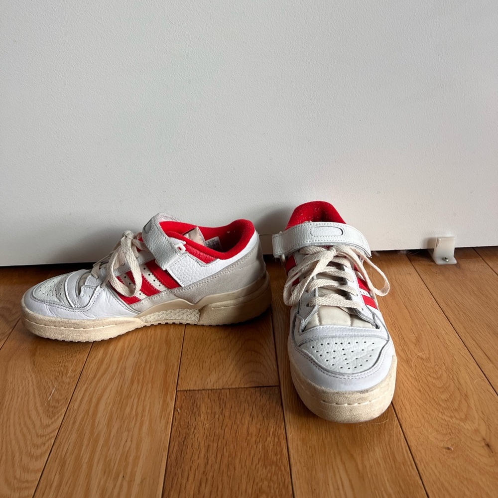 Unisex Adidas Forum Low white and red trainers